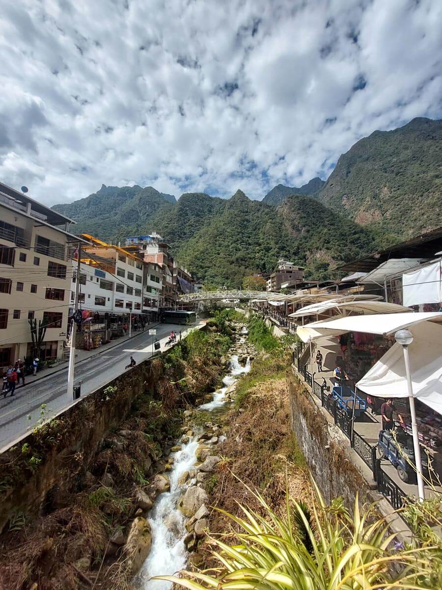 rRviertje door Aguas Calientes