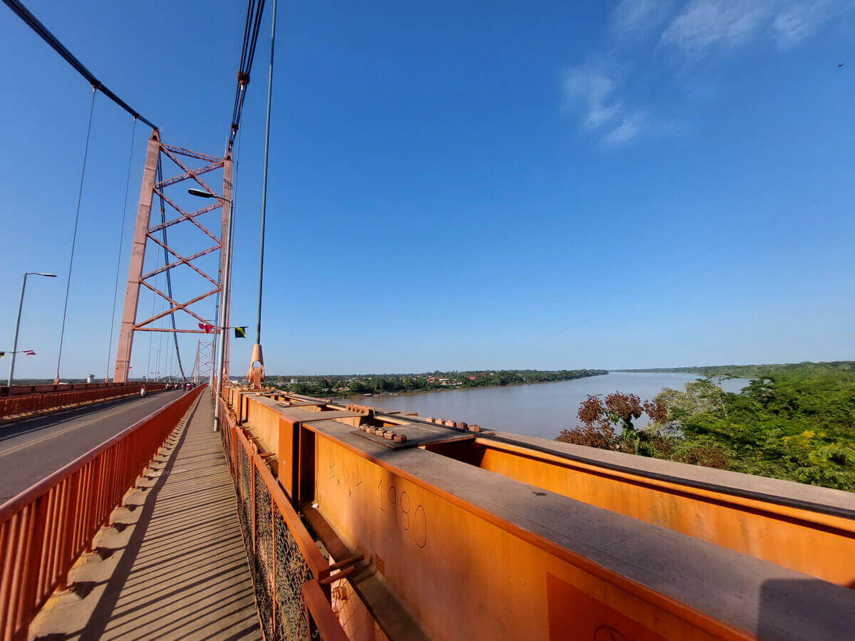 Brug over de Madre Dios in Puerto Maldonado