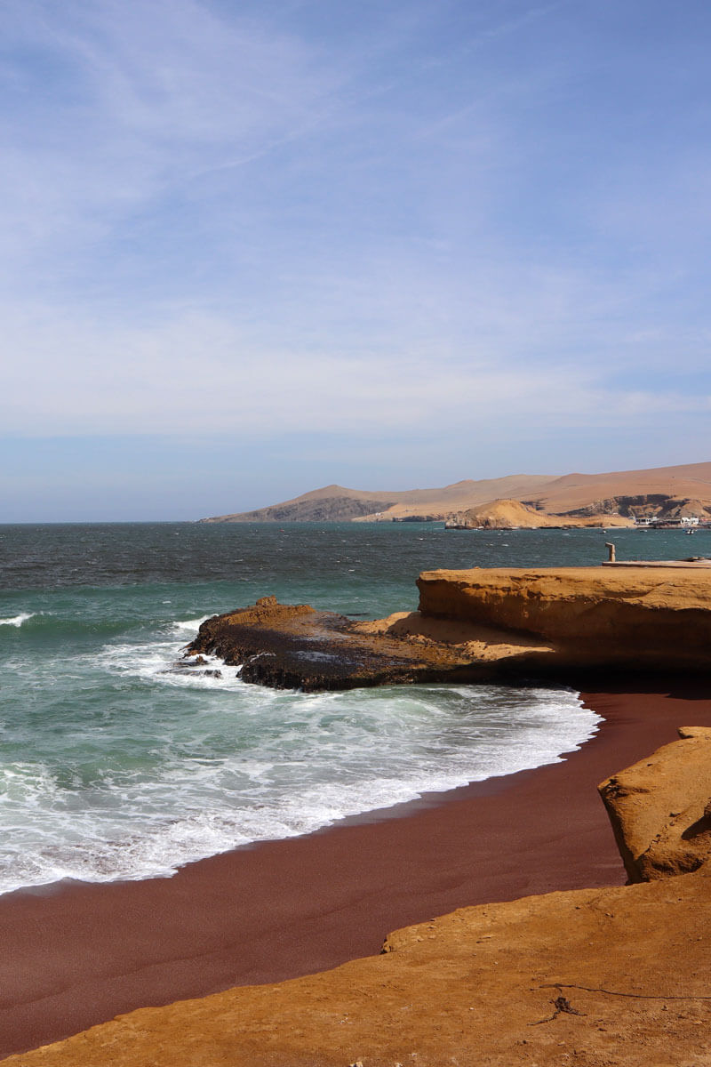 Rood strand in Paracas
