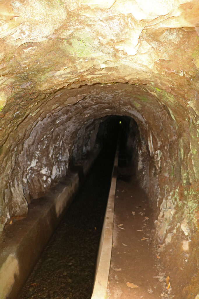 Levada da Ribeira da Janela - tunnel