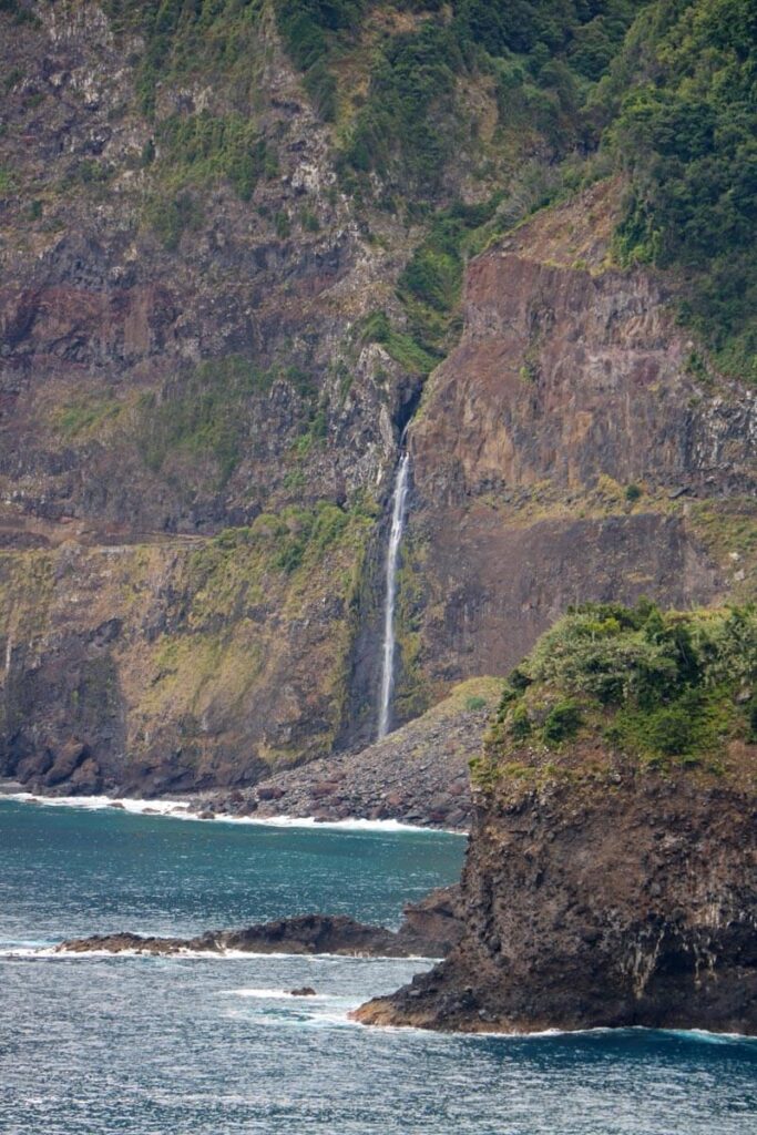 Waterval aan de noordkust van Madeira