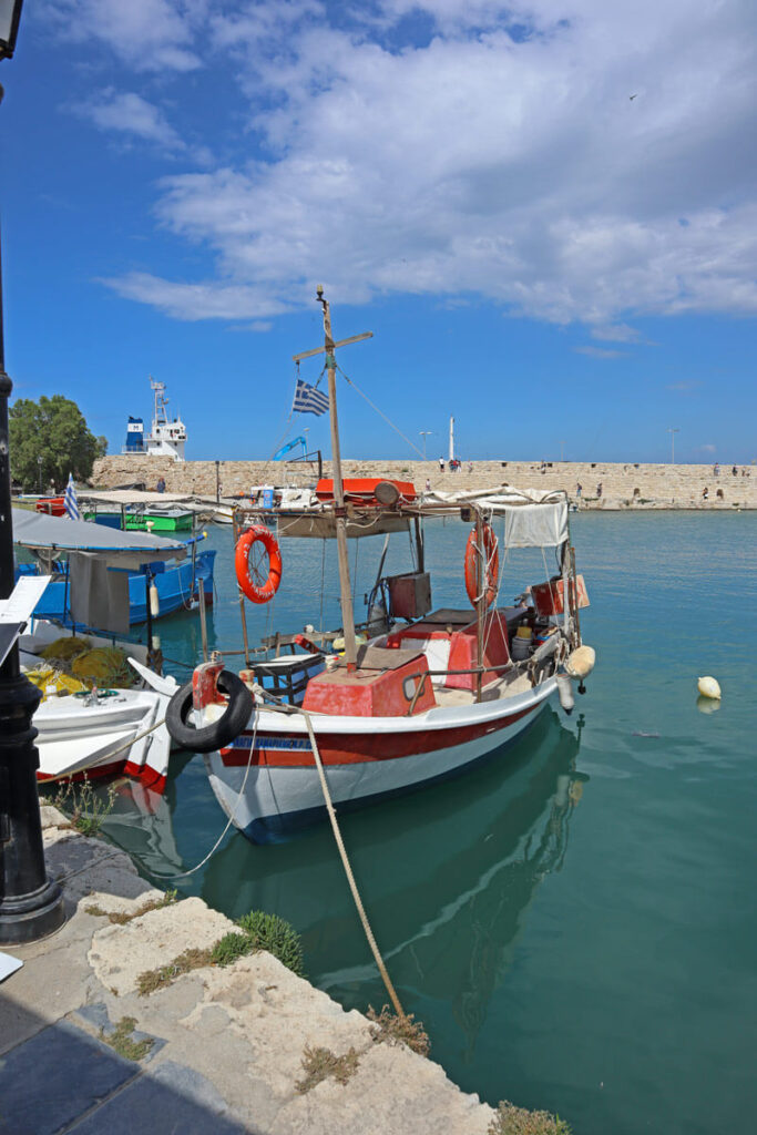 Vissersbootje in de haven van Rethymnon