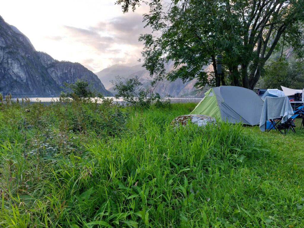 Kamperen aan een fjord