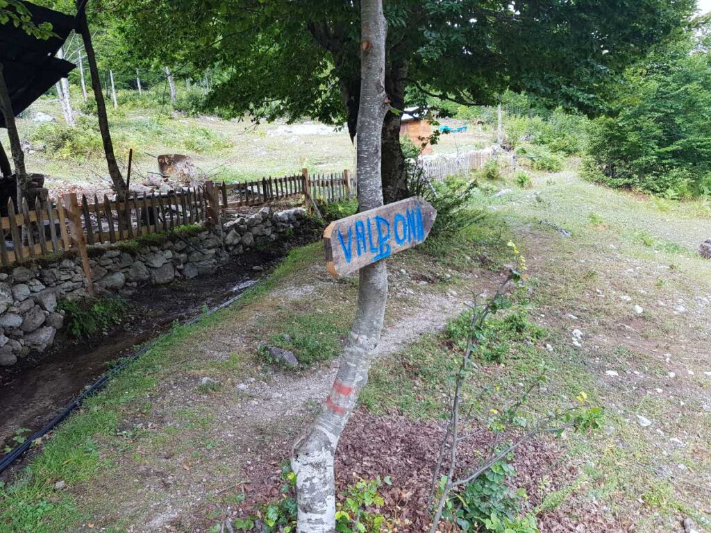Routebordje richting Valbona